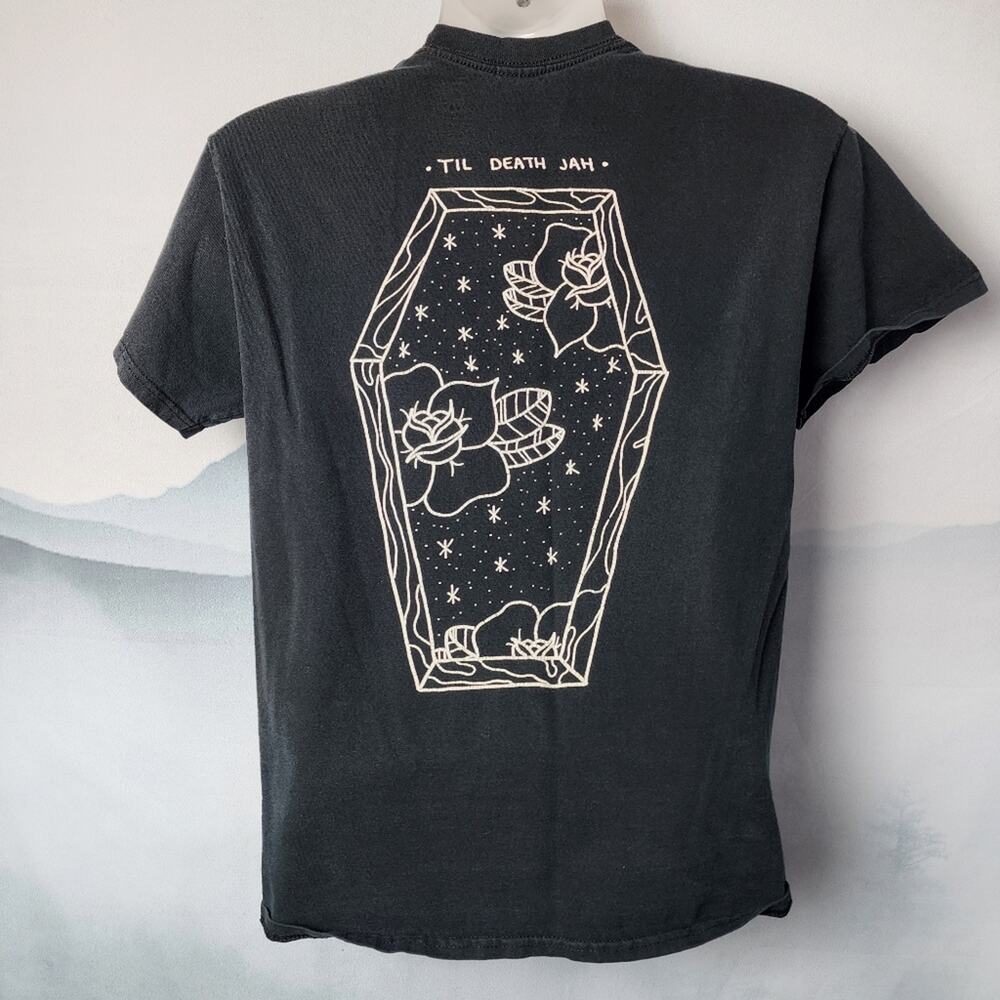JAH Artwork Gothic "Til Death" Coffin Rose Graphic Tee | Men's Medium